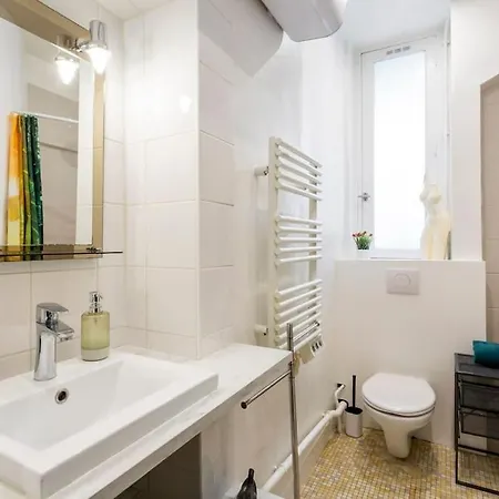 Appartamento 2 Pieces Parisien à 10 Min De Montmartre Parigi